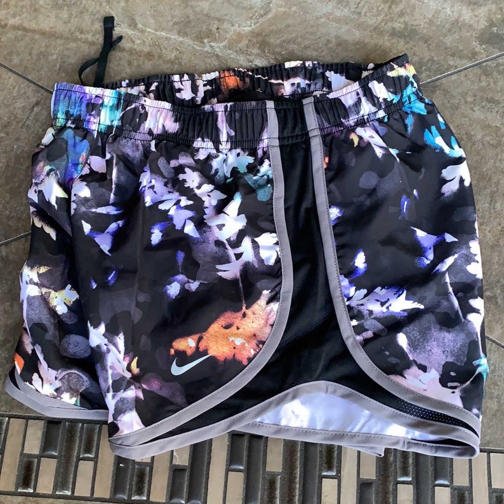 NIKE WOMENS RUNNING SHORTS - Picture 8 of 15